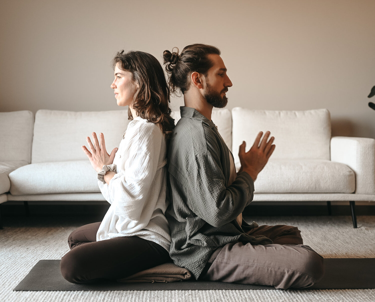 Meditation zu zweit in Stille