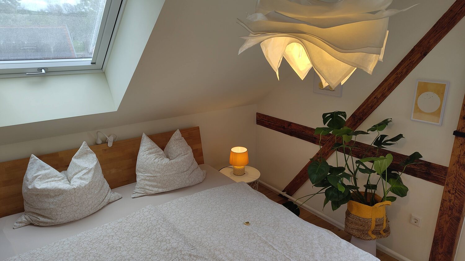Gemütliches Zimmer unter dem Dach